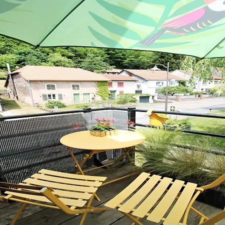 Romantic In Saint-quirin, Cleaning Included Appartement *